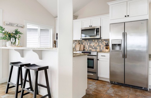 Island County House | Serene 2-bedroom beach retreat with clear waters and sea breeze in Langley