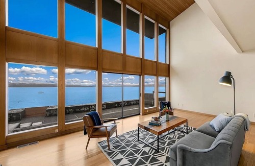 Three Tree Point House | Serene 2-bedroom house with AC in Burien