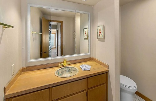 Three Tree Point House | Serene 2-bedroom house with AC in Burien