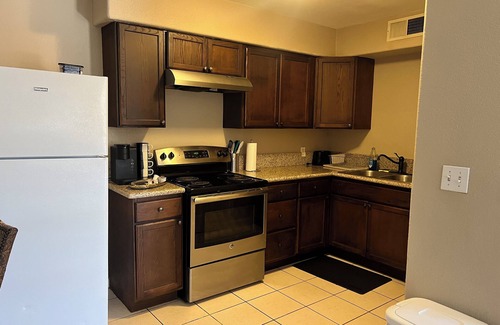 Fresno Condo | Serene 2bed/1bath condo with parking
