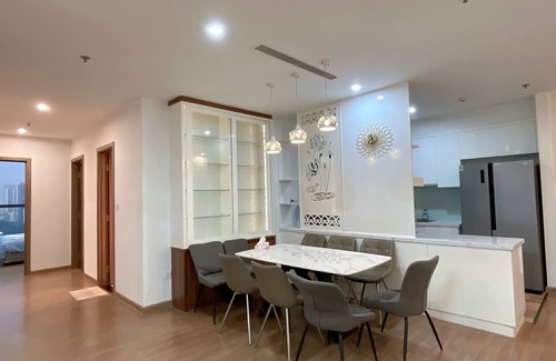 Tu Liem Apartment | Serene 4-bedroom apartment with AC in Vinhomes Skylake