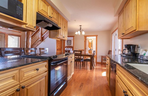 Indian Point Condo | Serene 4-BR Lodge w/Pools & Patio