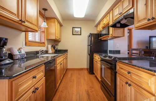 Indian Point Condo | Serene 4-BR Lodge w/Pools & Patio