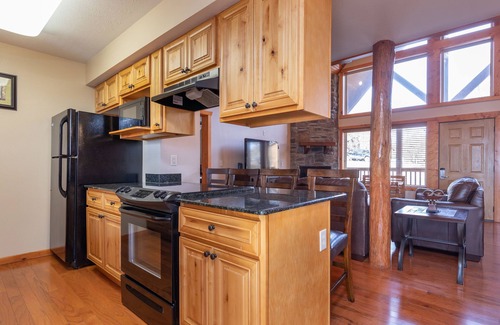 Indian Point Condo | Serene 4-BR Lodge w/Pools & Patio