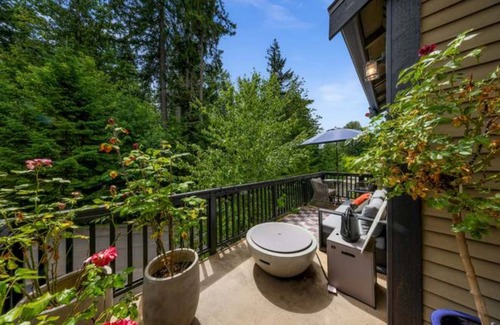 Issaquah Highlands House | Serene 5-bedroom house with WiFi in charming Issaquah