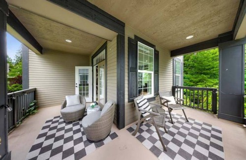 Issaquah Highlands House | Serene 5-bedroom house with WiFi in charming Issaquah