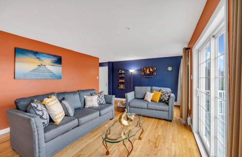 Sullivan House | Serene 7BR Haven by the Lake home