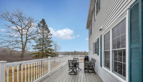 Sullivan House | Serene 7BR Haven by the Lake home