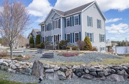 Sullivan House | Serene 7BR Haven by the Lake home