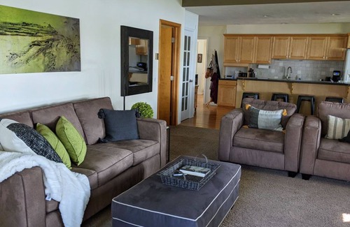 Trufant House | Serene and Comfortable Lake Front Getaway!