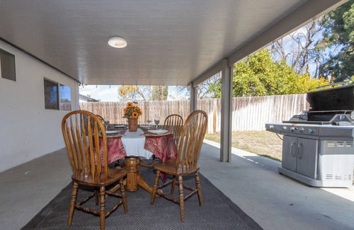 Santa Susana House | Serene and cozy 3bedroom/2bath home