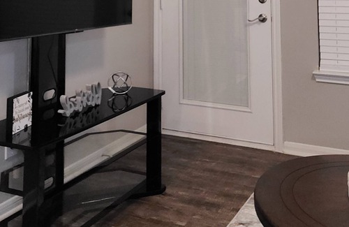 Pearland Apartment | Serene and Cozy Family-friendly1 bdrm Apt w/Lakeview in Pearland, TX!