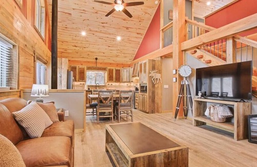 Garden Valley Cabin | Serene and cozy updated log cabin in the woods