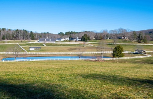 Hendersonville Cottage | Serene and secluded mountain side retreat home next to The French Broad River.