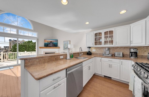Avalon House | Serene Avalon Escape: Luxury Beautiful Home, Walking Distance to Town and Beach