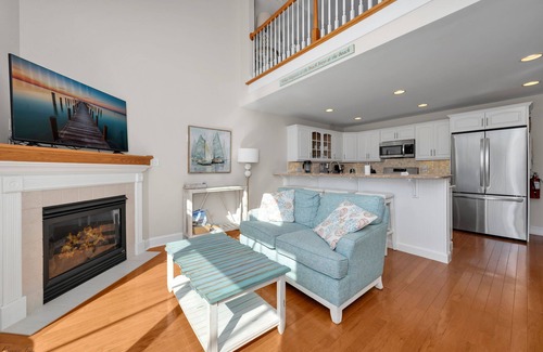 Avalon House | Serene Avalon Escape: Luxury Beautiful Home, Walking Distance to Town and Beach
