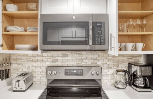 Ballston Apartment | Serene Ballston 1BR w/Concierge, W/D & Pool, near Metro, by Blueground