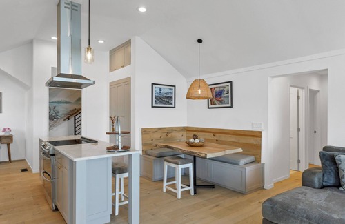 Northeast Tacoma House | Serene Beach House