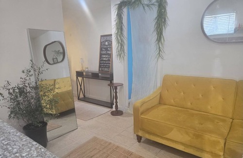 Arcadia Bed & Breakfast | Serene bed & breakfast with AC in Temple City