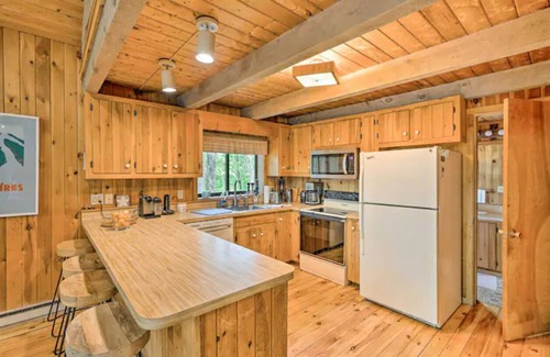 Otis House | Serene Berkshires Cabin w/Deck & Fire Pit!
