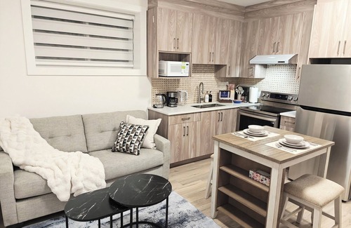 Surrey House | Serene Brand New Suite in South Surrey/WhiteRock