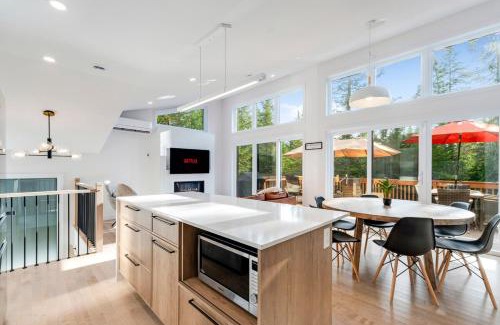 Lac-Swell Apartment | Serene Val Amico Spa Fireplace Lake Access