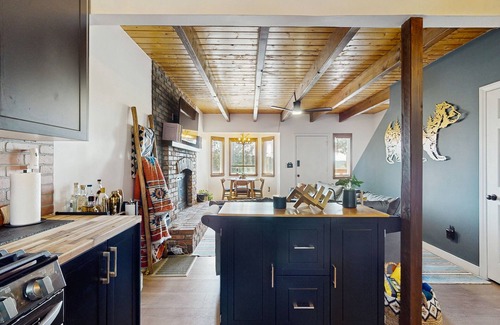 Arrowbear Lake Cabin | Serene Cabin - Close to Big Bear and Lake Arrowhead with gas grill