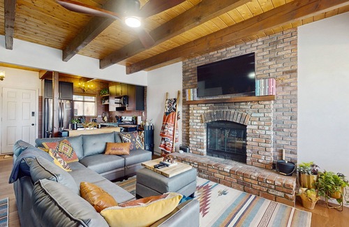 Arrowbear Lake Cabin | Serene Cabin - Close to Big Bear and Lake Arrowhead with gas grill