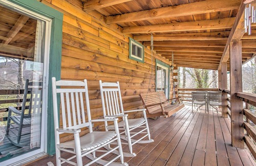 Waynesville Cottage | Serene Cabin in the Smokies w/2 Decks & Hot Tub!