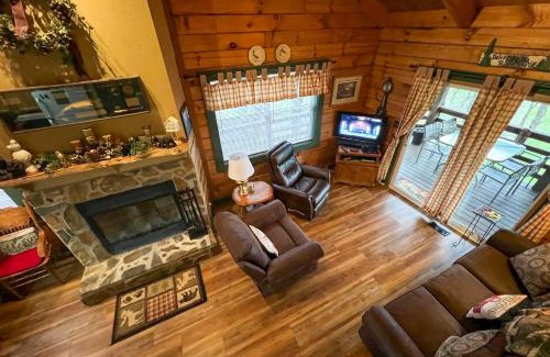 Waynesville House | Serene Cabin in the Smokies with 2 Decks and Hot Tub!