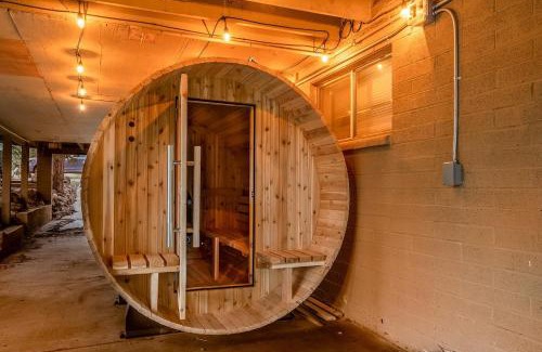 Munds Park House | Serene Cabin-Sauna-Game Room