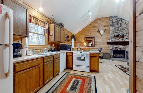 Townsend Cabin | Serene cabin w/Free Attraction Tickets, fire pit, screened porch & hot tub