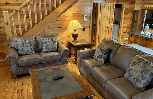 White Oak Lodge Cabin | Serene cabin with hot tub, pool, firepit, deck, & free attraction tickets
