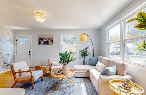 North Charleston House | Serene Cottage