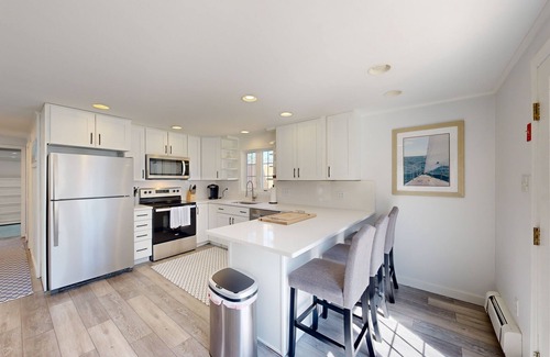 Katama House | Serene Dog Friendly Island Retreat with A/C and Washer/Dryer