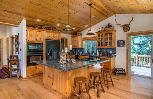 Tahoe City House | Serene & Elegant; Sleeps 12, Private & Quiet; Private Homeowners Beach Club