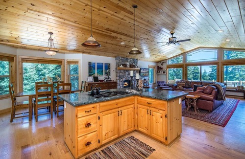 Tahoe City House | Serene & Elegant; Sleeps 12, Private & Quiet; Private Homeowners Beach Club
