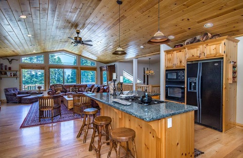Tahoe City House | Serene & Elegant; Sleeps 12, Private & Quiet; Private Homeowners Beach Club
