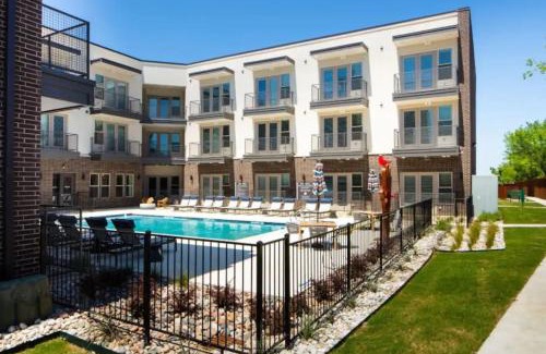 Fort Worth Apartment | Serene Escape 1BD Pool 2 min to TCU
