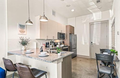 Fort Worth Apartment | Serene Escape 1BD Pool 2 min to TCU