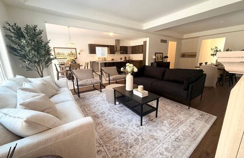 Thorold House | Serene Escape Near Niagara Falls: Spacious 4-BR Retreat for Families & Friends