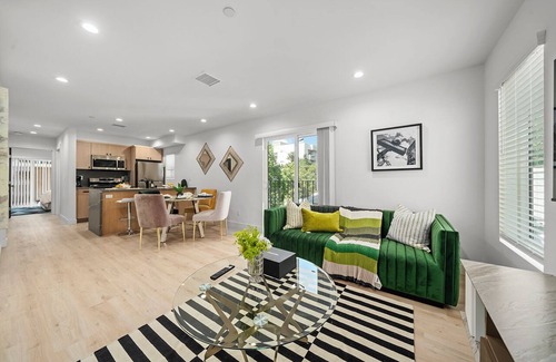 Hollywood House | Serene Escapes Hollywood
