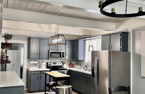Oakland Cabin | Serene, Family & Dog Friendly Modern Cabin- Less than 15 mins from the Lake