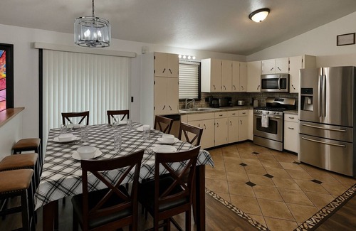 Wyoming House | Serene Family Home: Sleeps 16!
