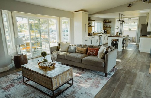 Ahwahnee House | Serene Family Retreat With Hottub by Casa Oso