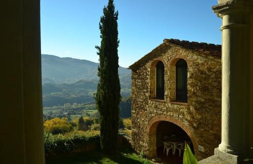 Dicomano House | Serene farmhouse in Dicomano with swimming pool
