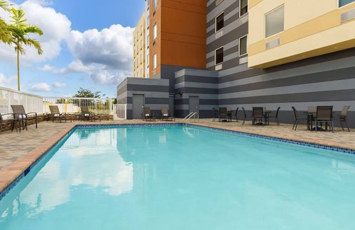 Florida City House | Serene Gateway: 2 Queen Beds Room, Fairfield Inn, Free On-site Parking, 2 Rooms