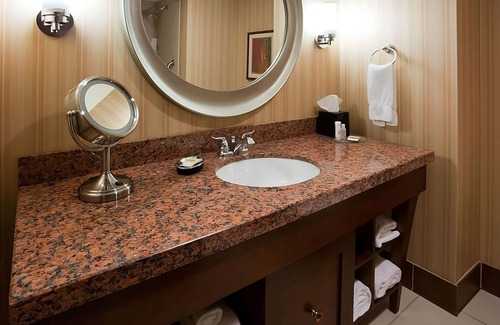 Wauwatosa Hotel | Serene Getaway in West Wauwatosa! Pool, Free Parking, Pet-friendly Property!