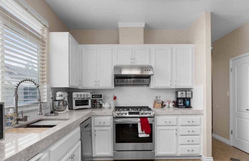 Greenacres House | Serene Haven Retreat on Bichester Ct