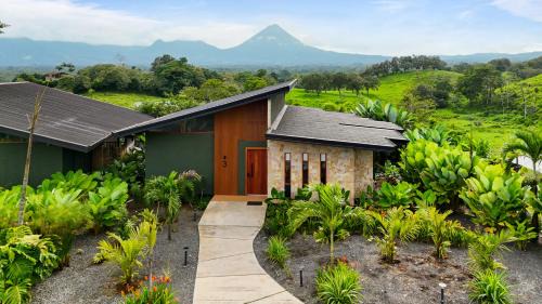 Monterrey Cabin | Serene Hills